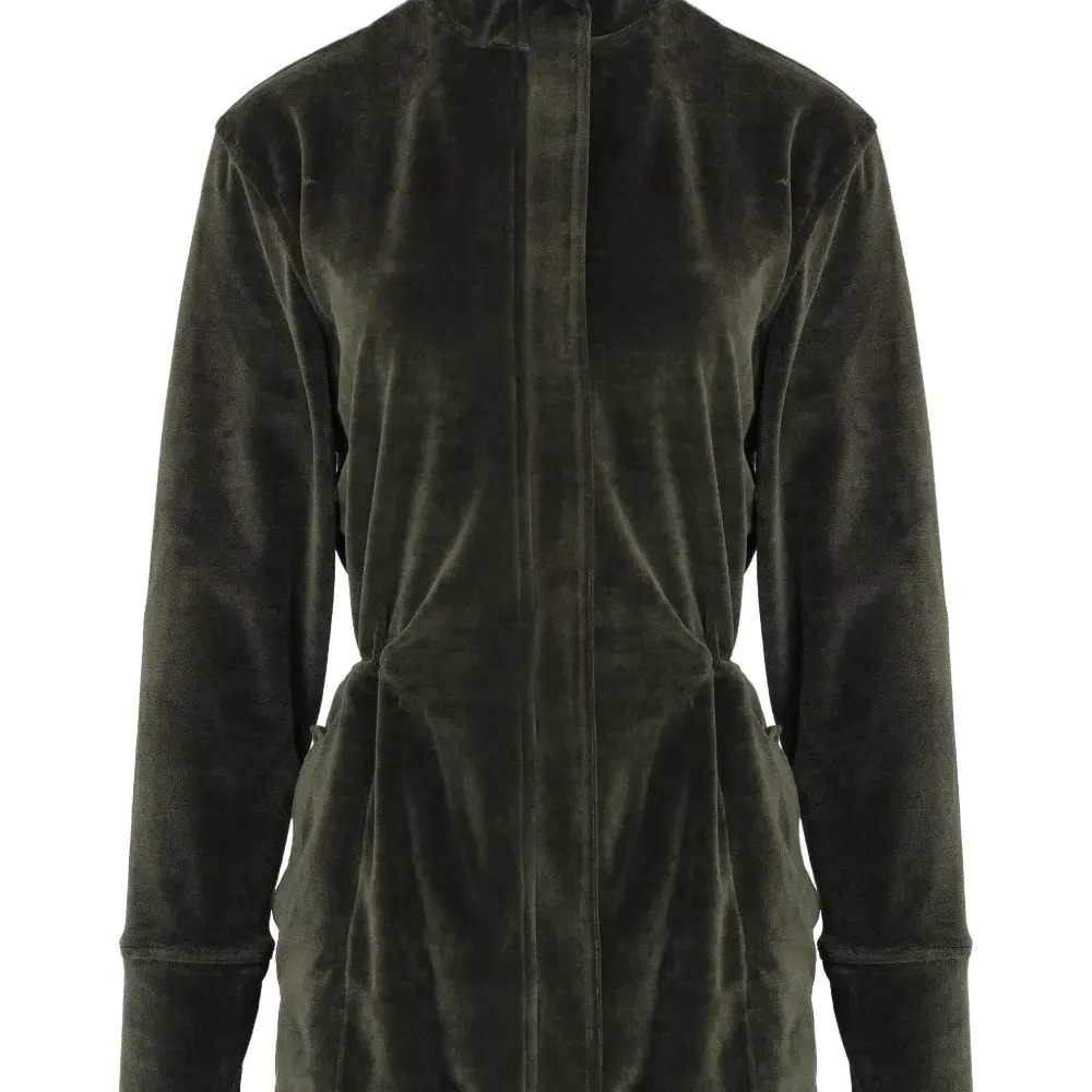 Велюровое однобортное пальто