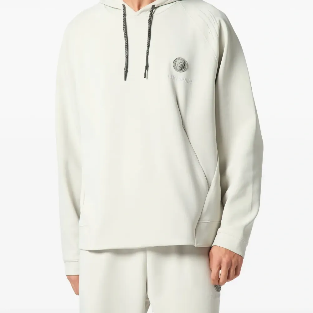 Худи с нашивкой-логотипом