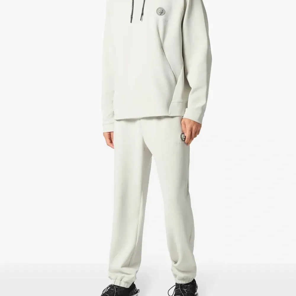 Худи с нашивкой-логотипом