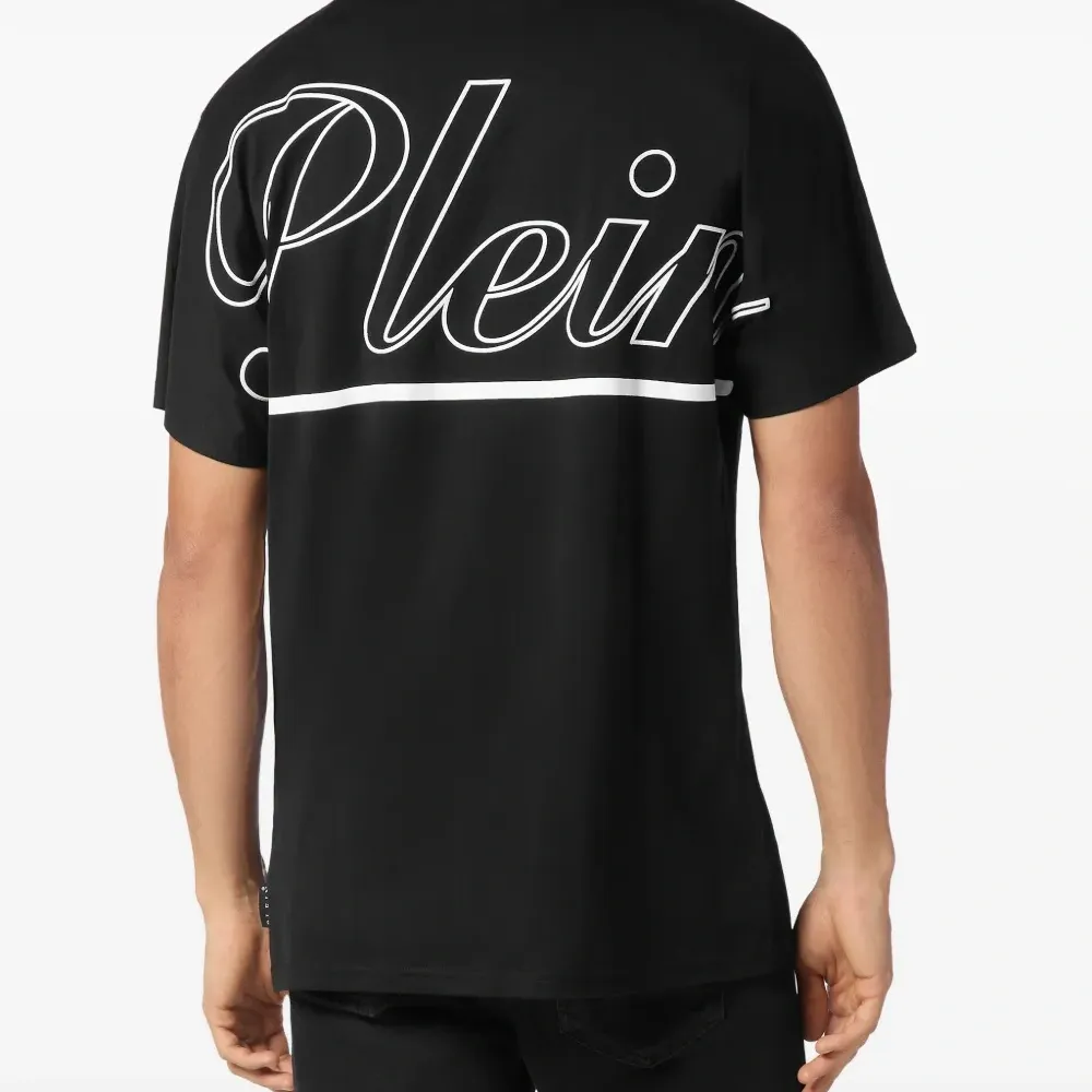 Футболка с логотипом