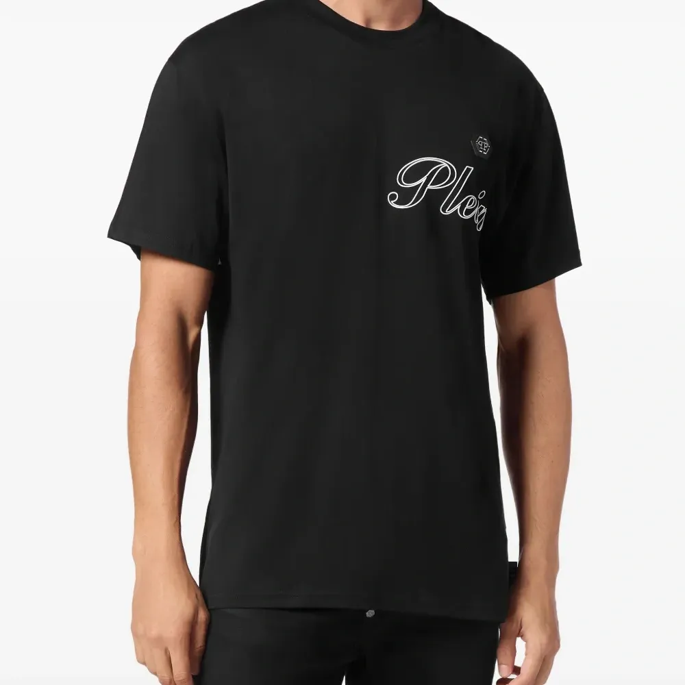 Футболка с логотипом