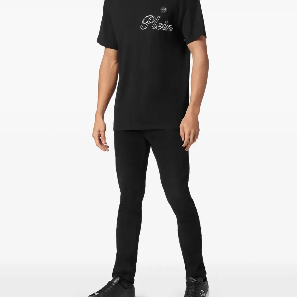 Футболка с логотипом