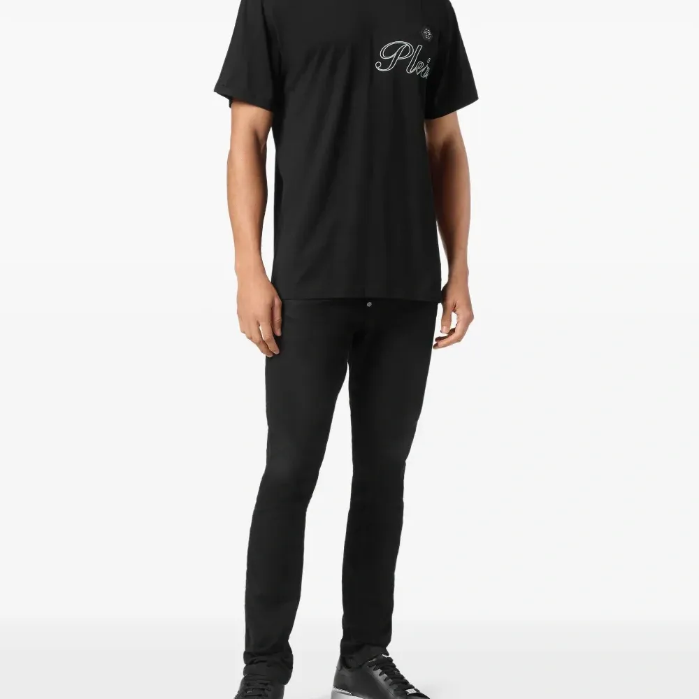 Футболка с логотипом