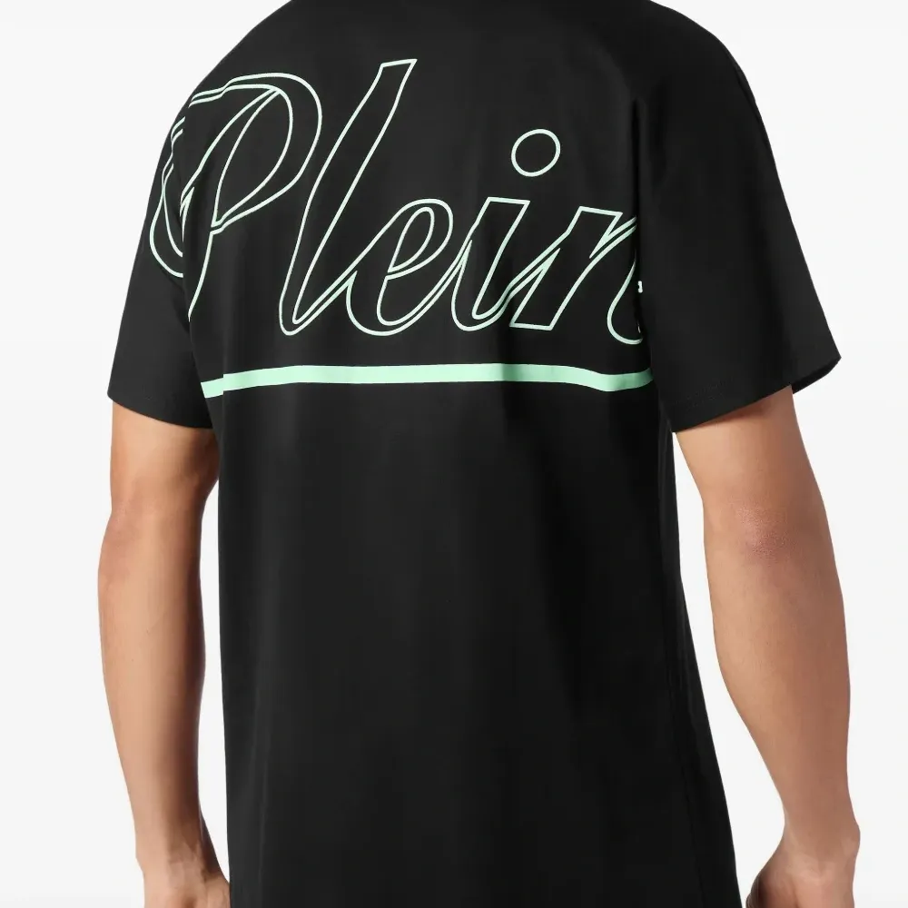 Футболка с логотипом