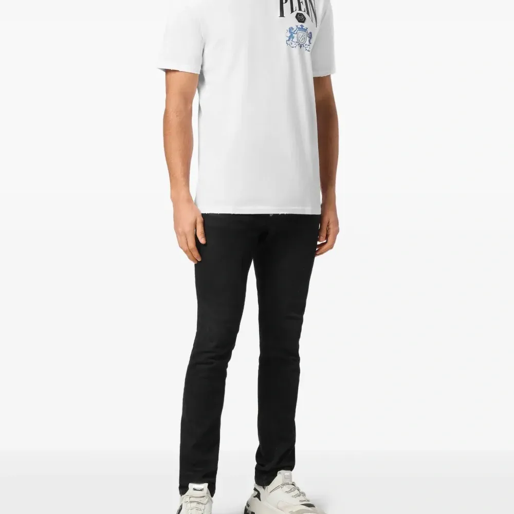 Футболка с логотипом