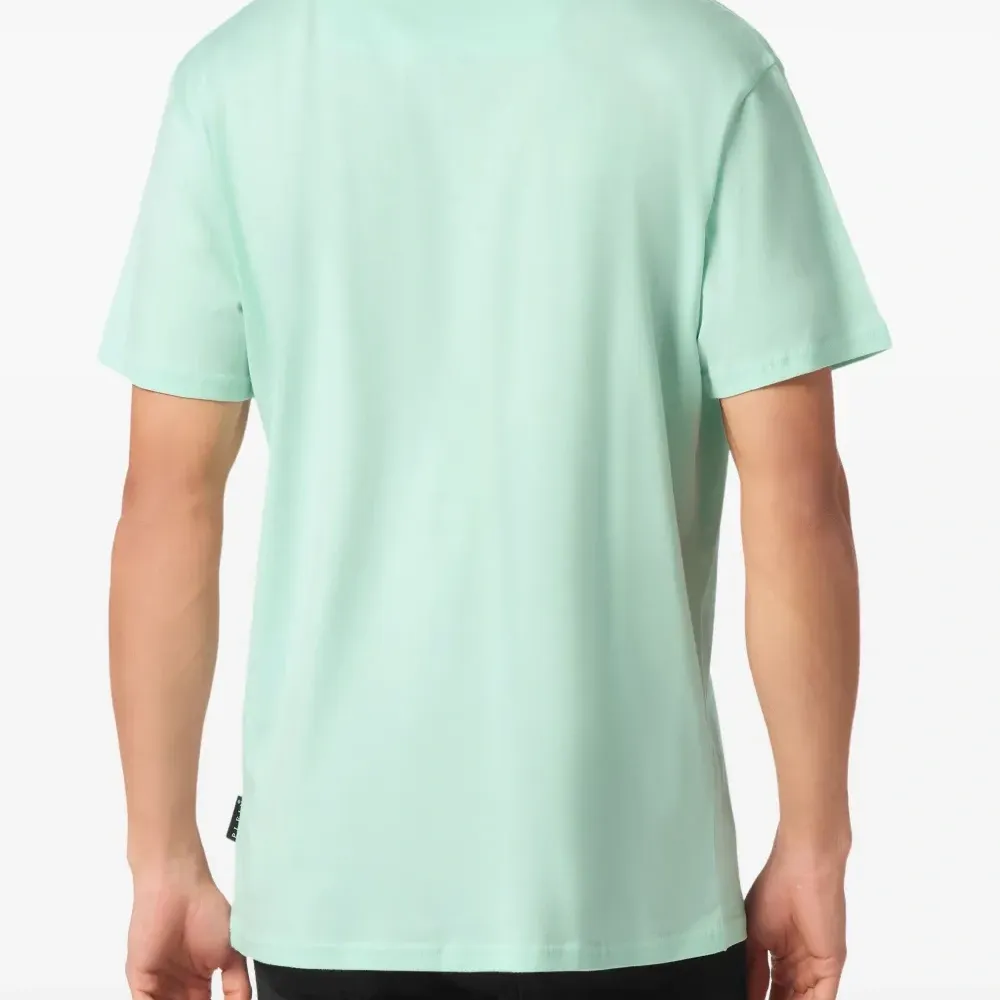 Футболка с нашивкой