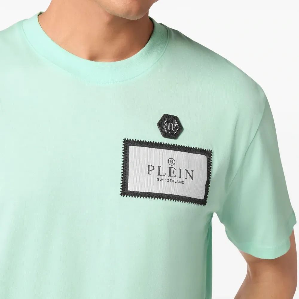 Футболка с нашивкой