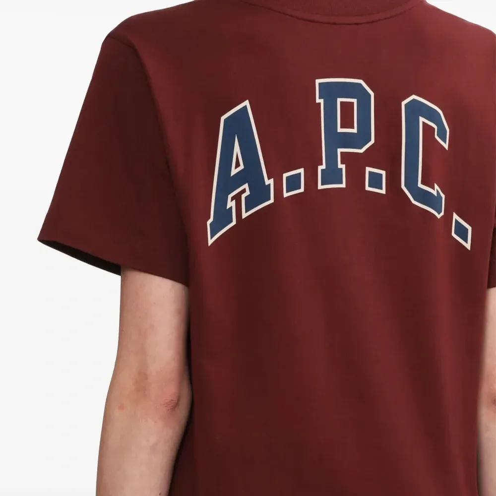 Футболка с логотипом