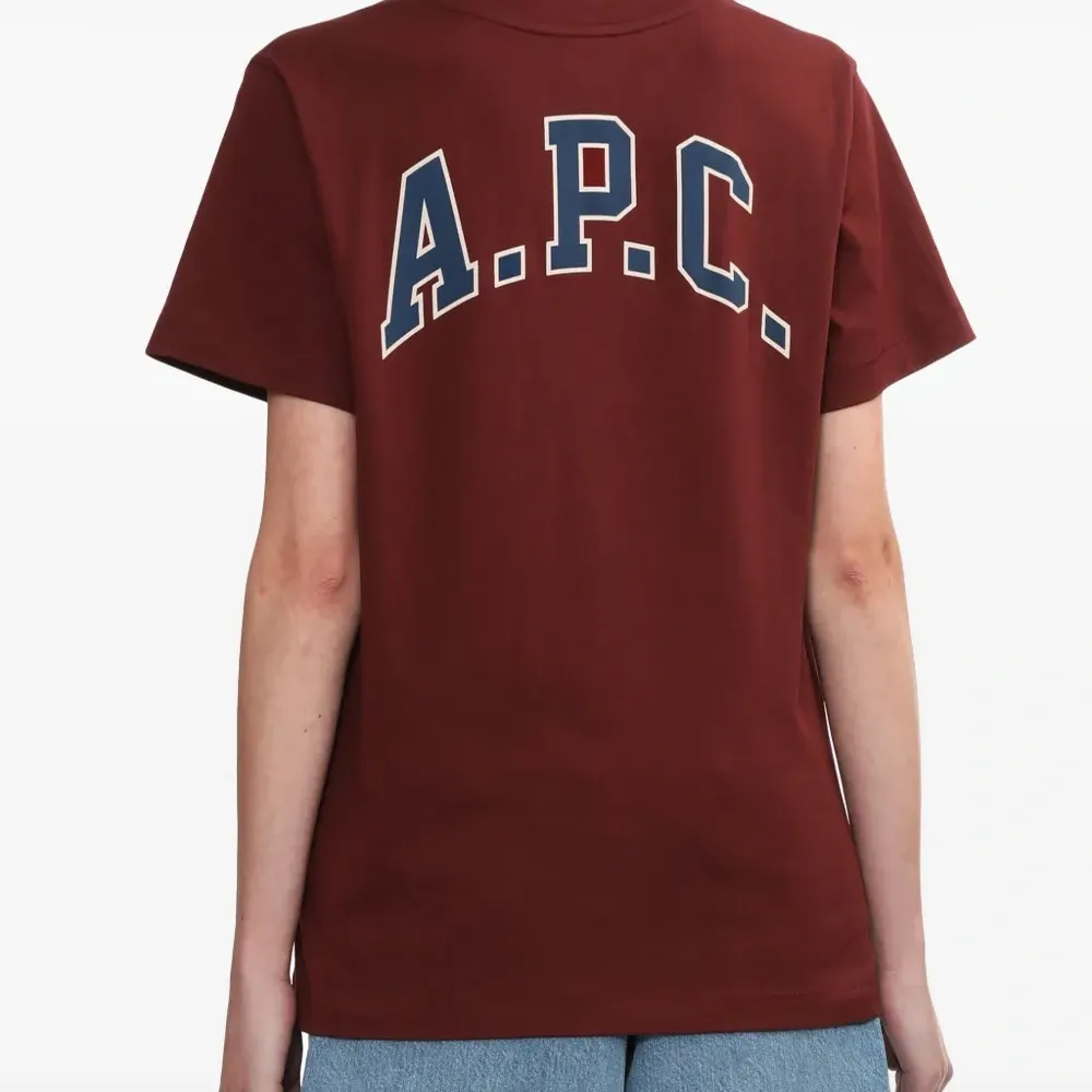 Футболка с логотипом