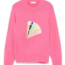 Свитер с нашивкой