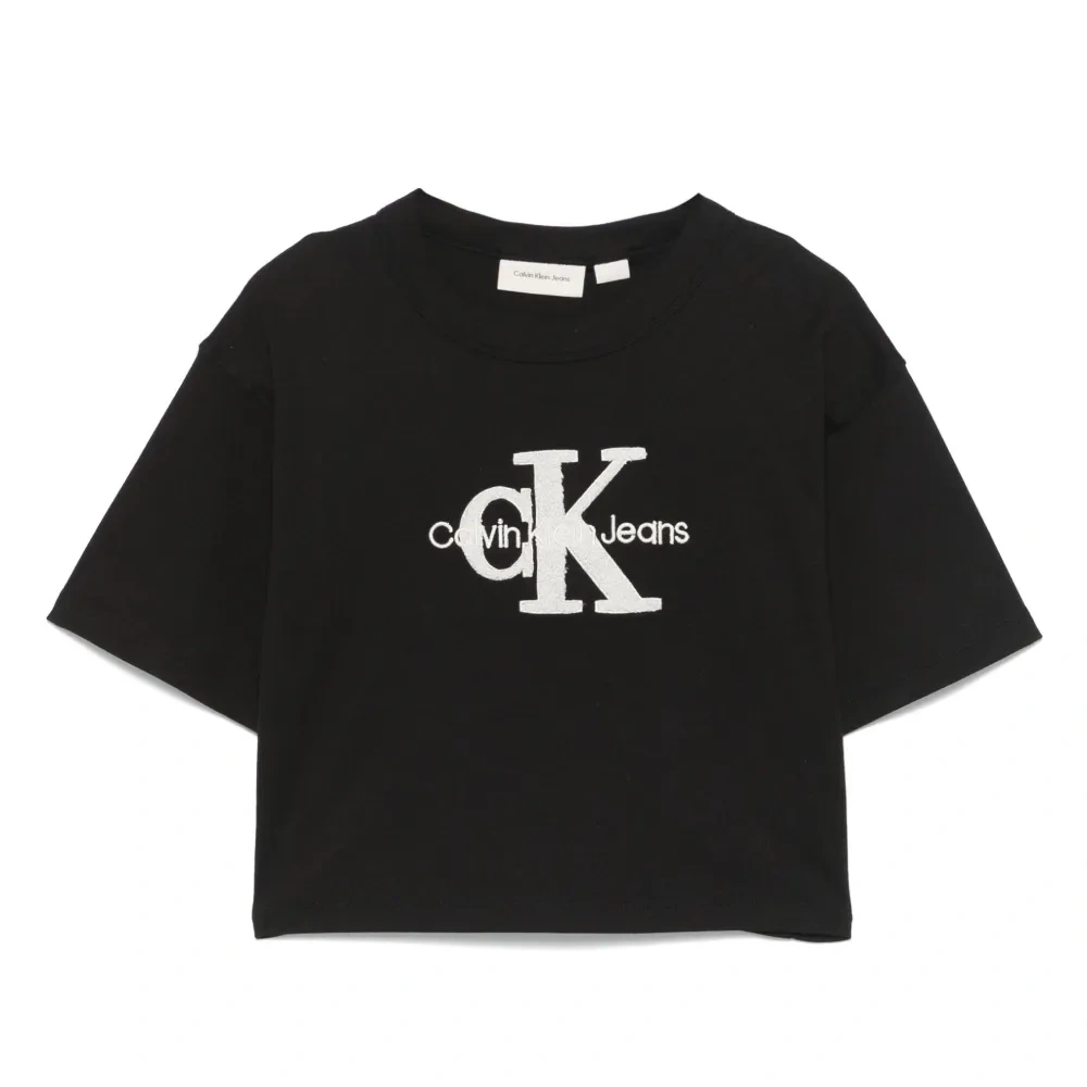 Футболка с вышитым логотипом