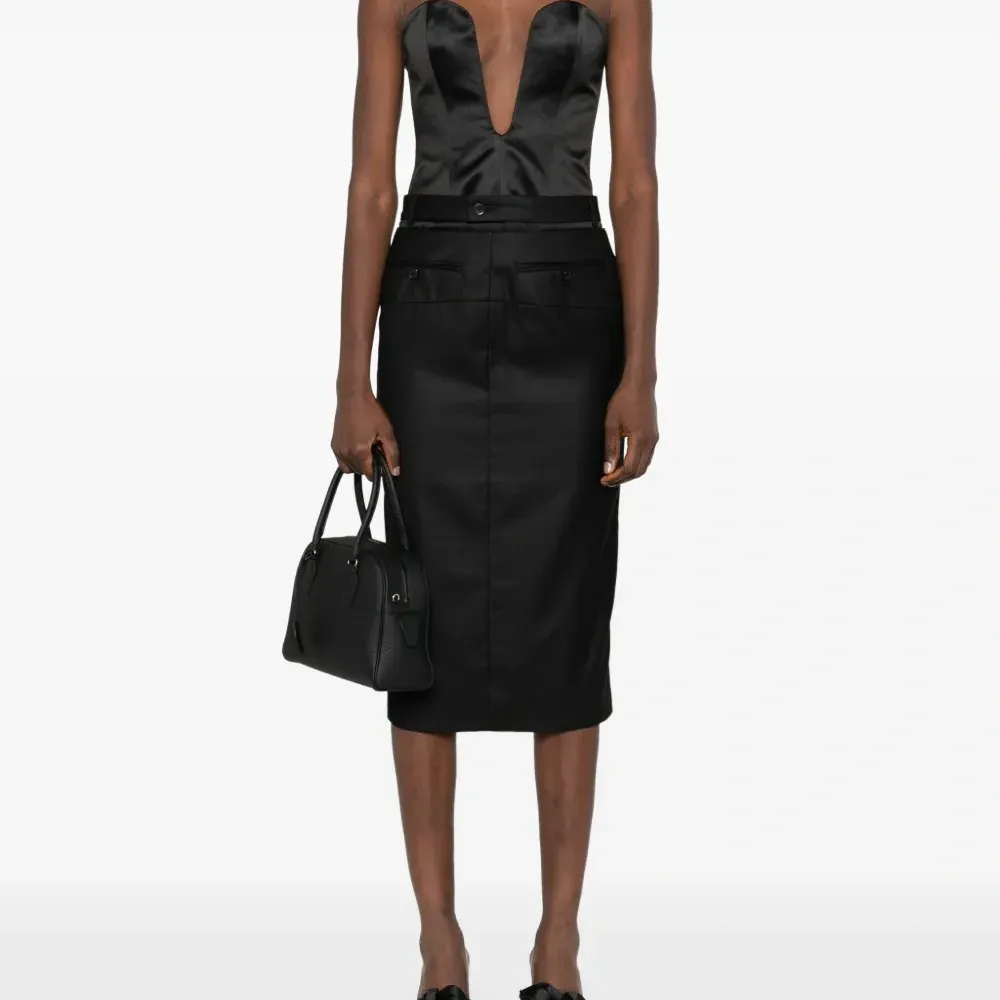 Топ-корсет Onassis из коллаборации с Gieves & Hawkes