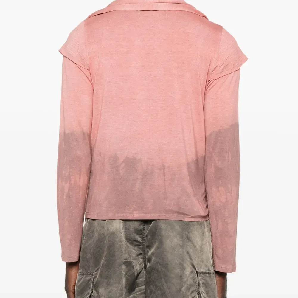 Футболка с длинными рукавами и шарфом