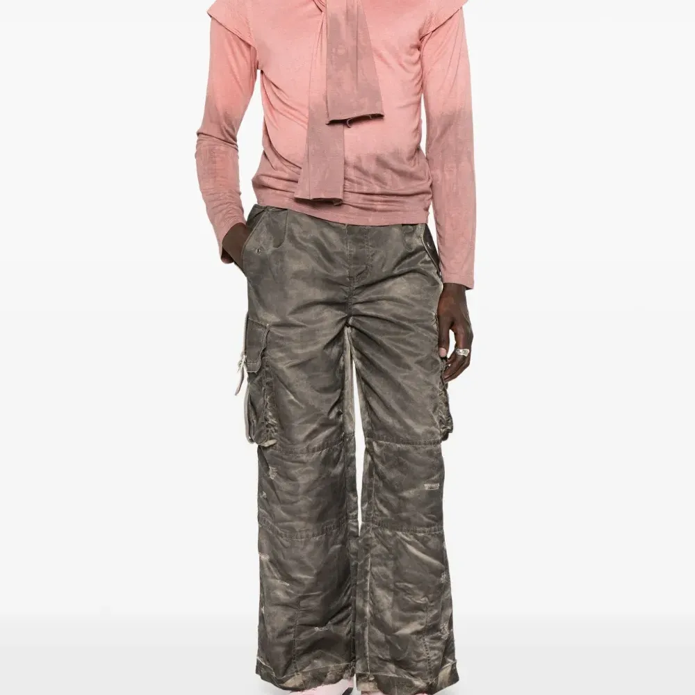 Футболка с длинными рукавами и шарфом