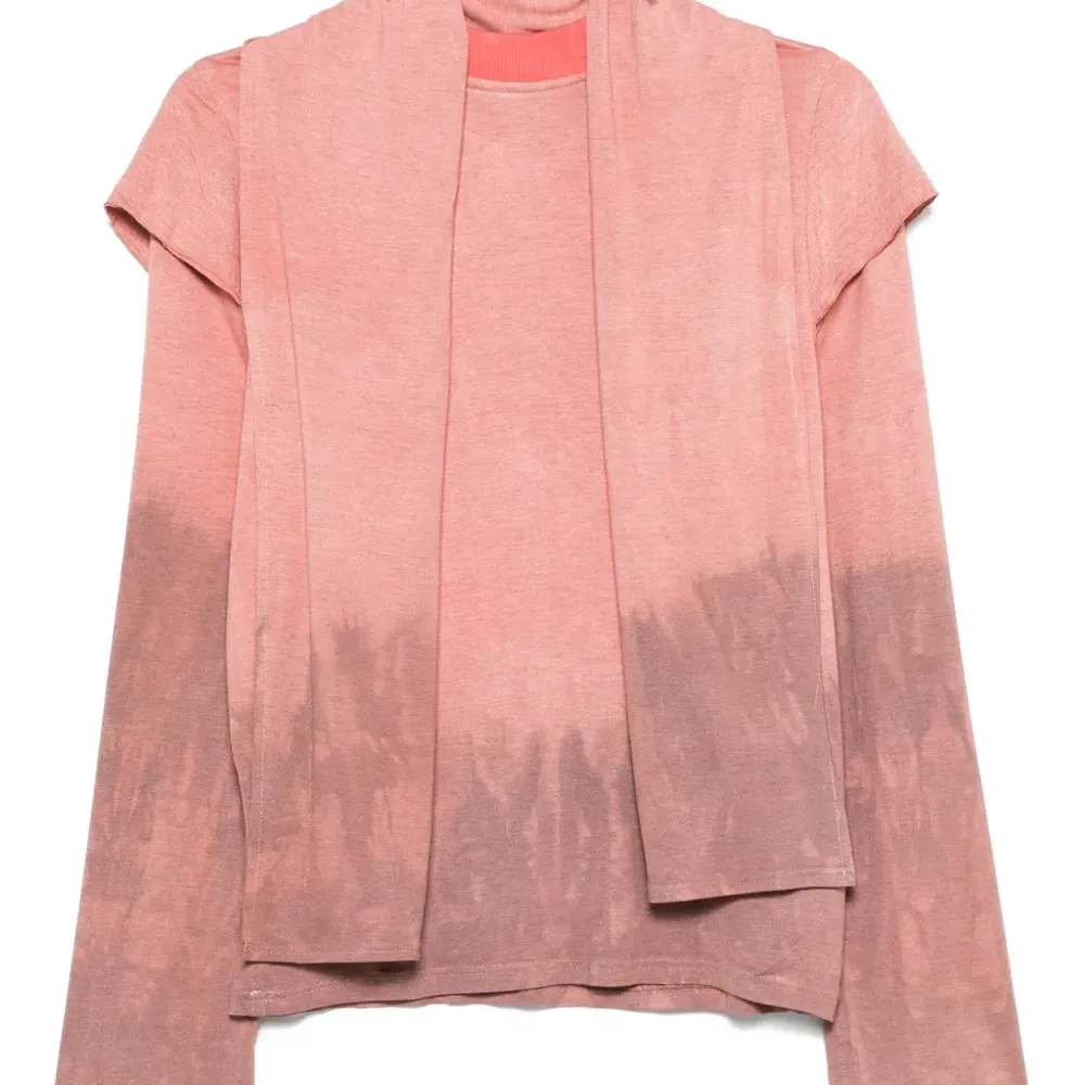 Футболка с длинными рукавами и шарфом