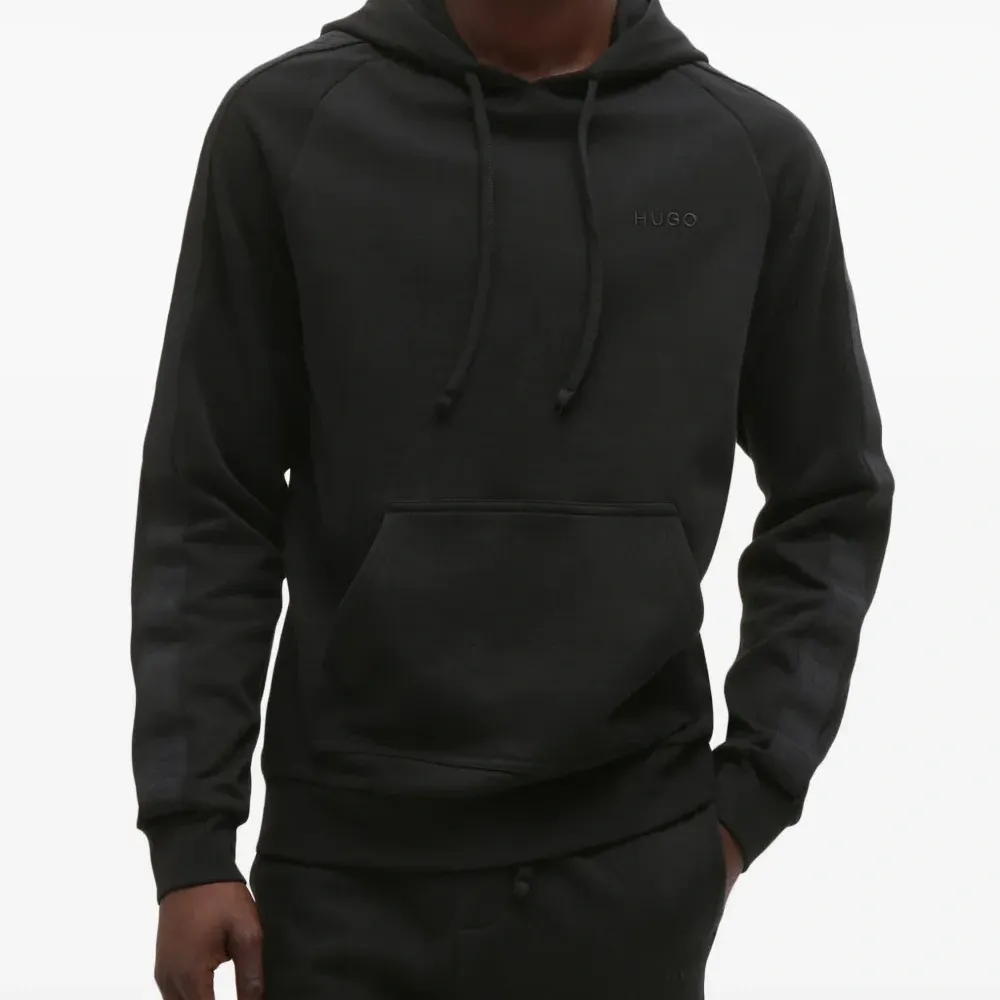 Худи с вышитым логотипом