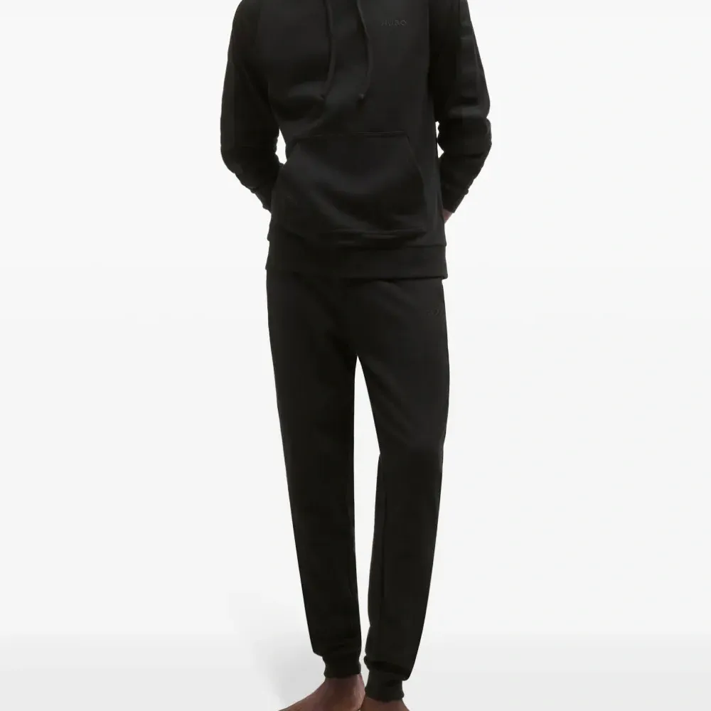 Худи с вышитым логотипом