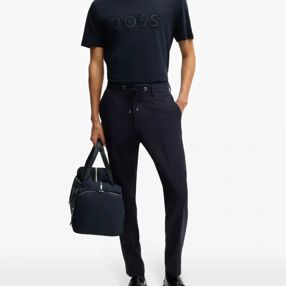 Футболка с нашивкой-логотипом