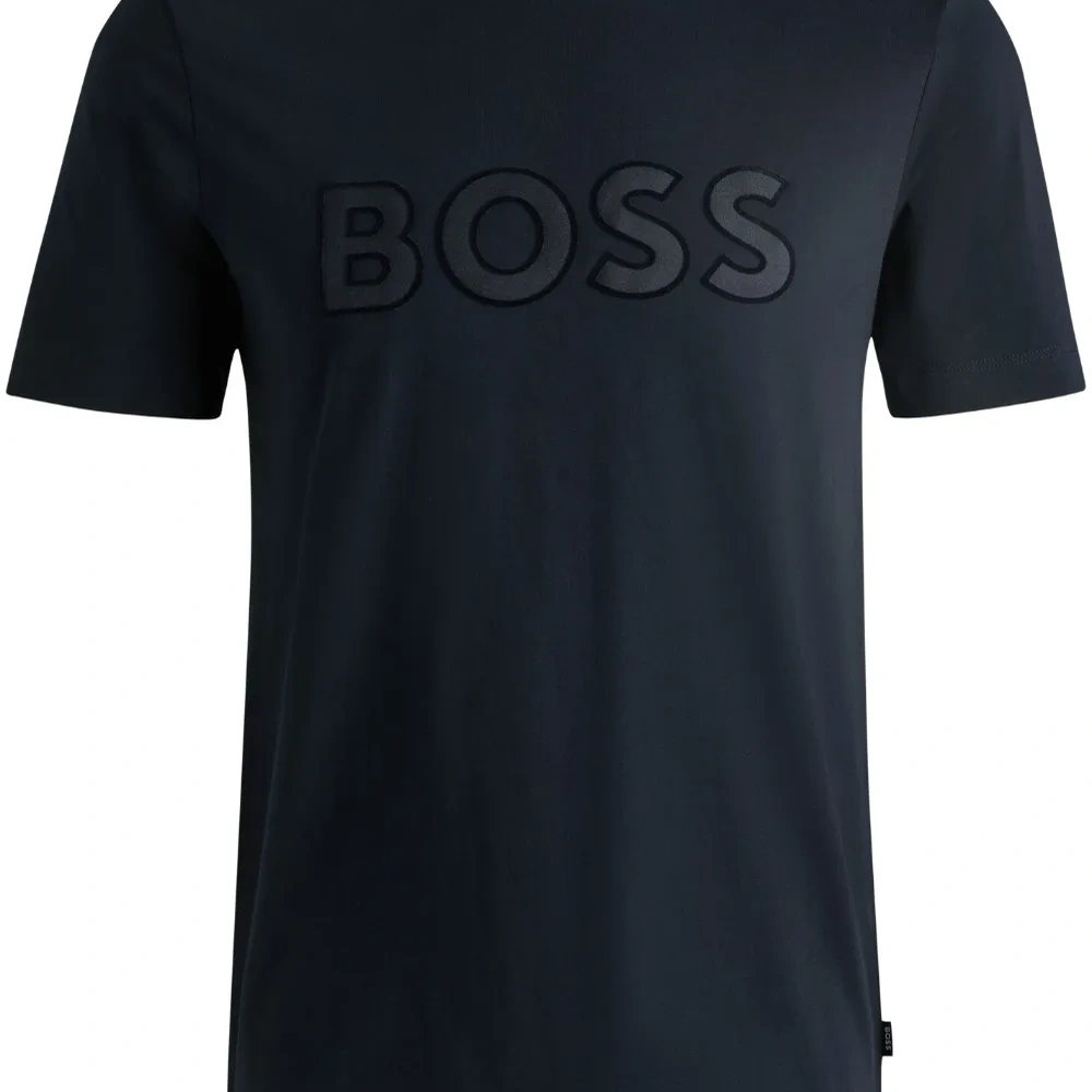 Футболка с нашивкой-логотипом