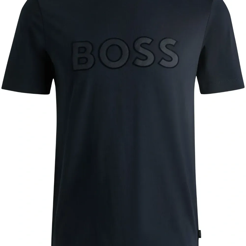 Футболка с нашивкой-логотипом