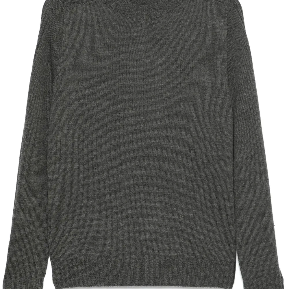 Шерстяной свитер