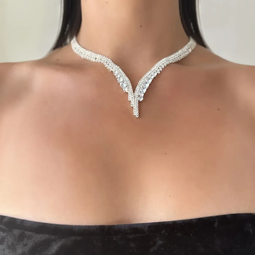 Колье с кристаллами