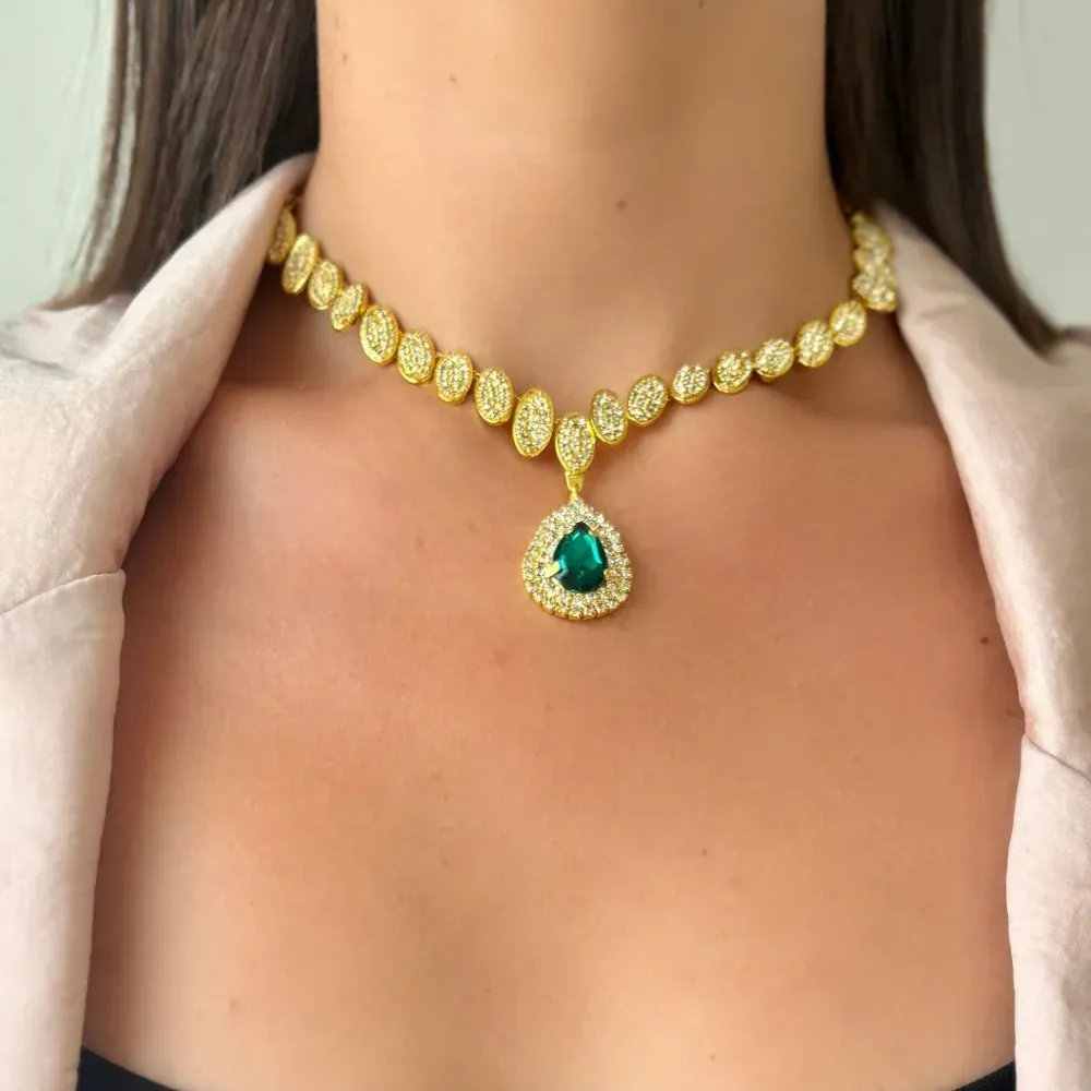 Колье с подвеской