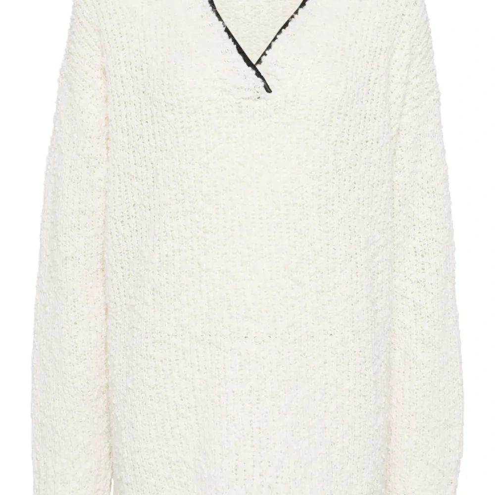 Джемпер с V-образным вырезом Джемпер с V-образным вырезом