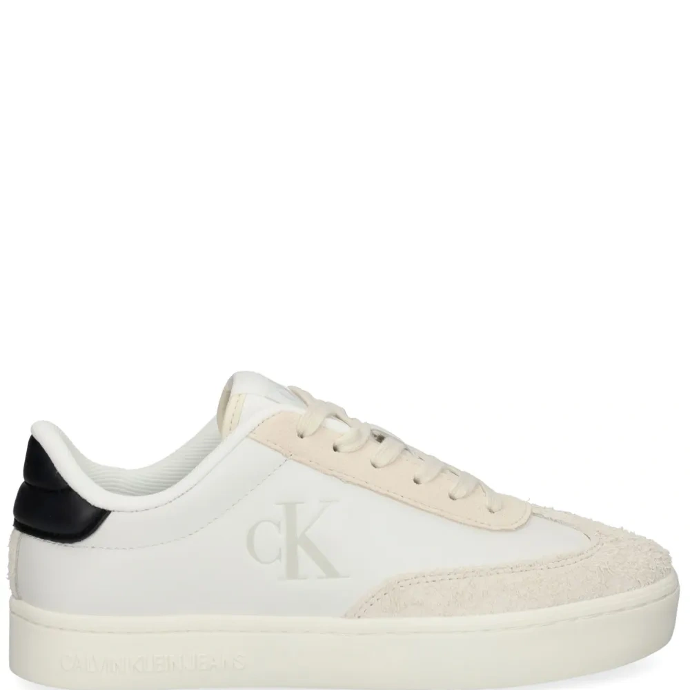 Кроссовки с логотипом