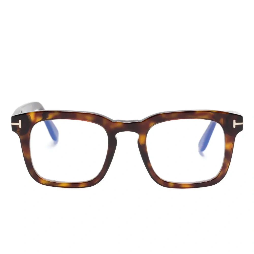 Очки в квадратной оправе