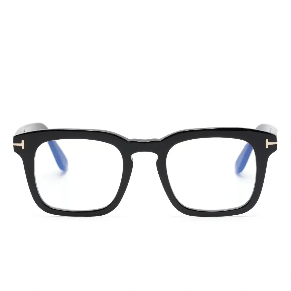 Очки в квадратной оправе