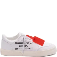 Кроссовки с логотипом