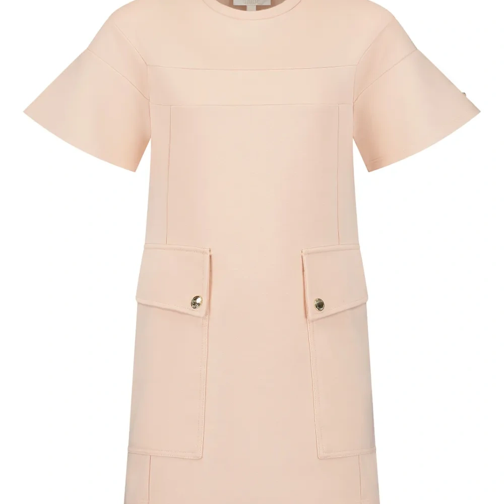 Платье мини с короткими рукавами