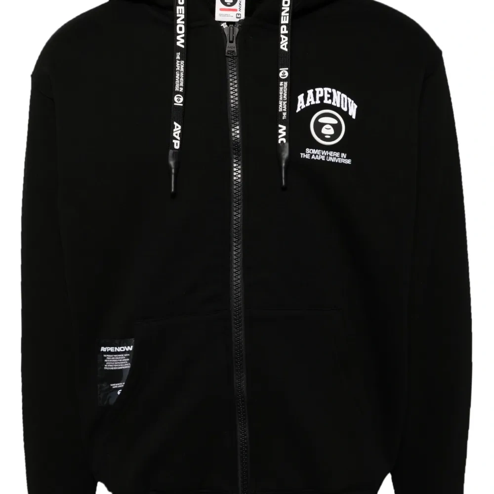 Куртка с капюшоном и нашивкой-логотипом