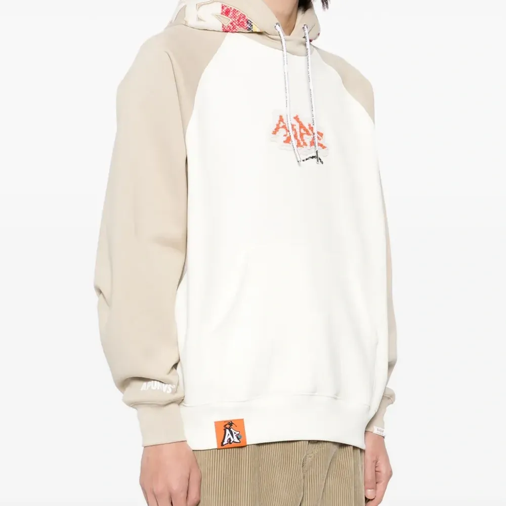 Худи с нашивкой-логотипом Худи с нашивкой-логотипом