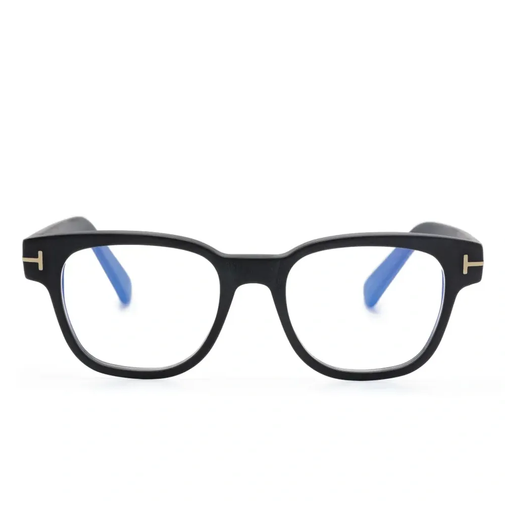 Очки в круглой оправе