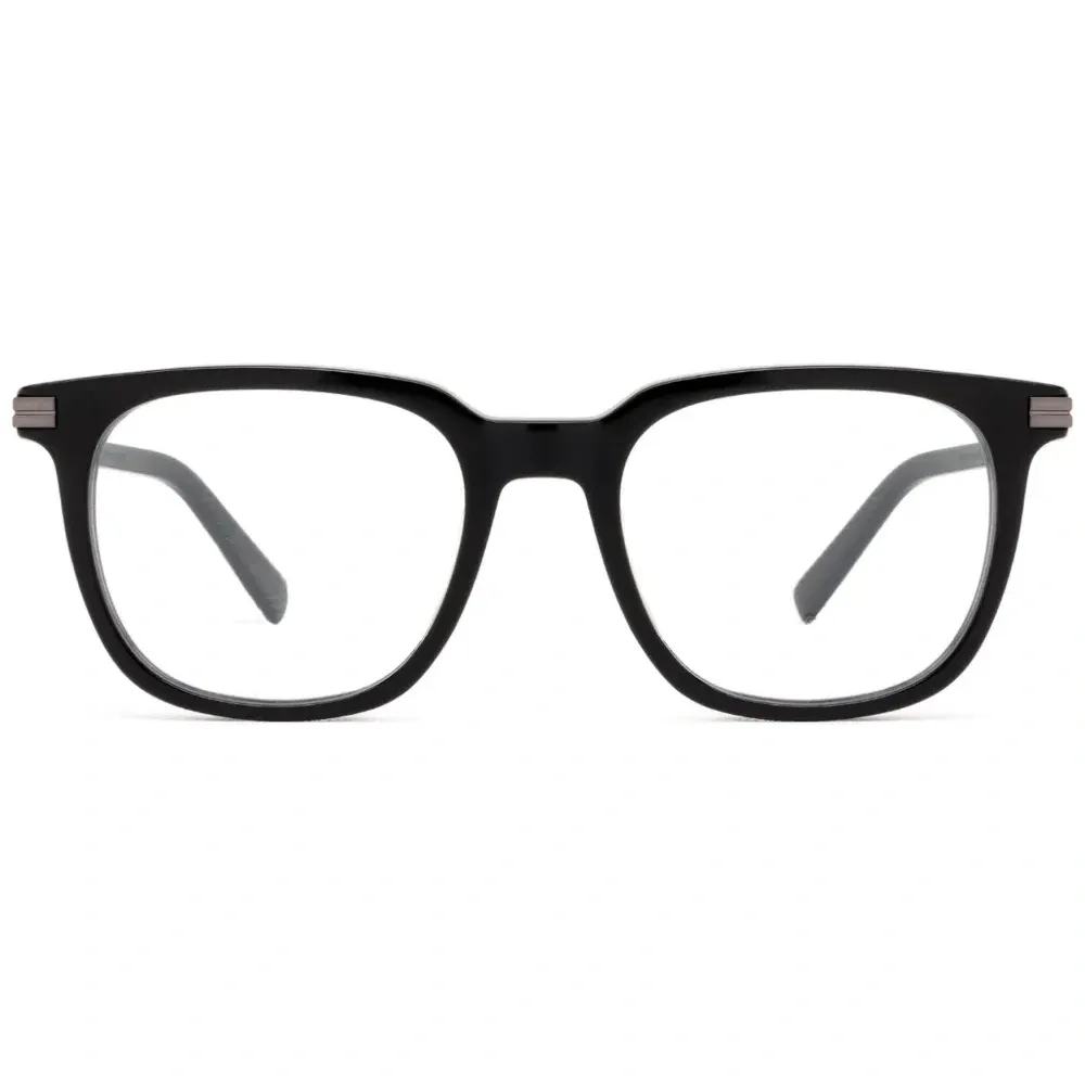 Очки в квадратной оправе