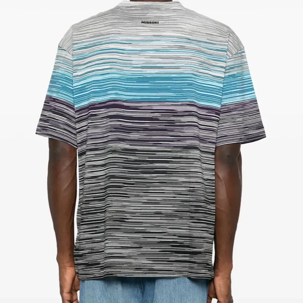 Полосатая футболка с логотипом