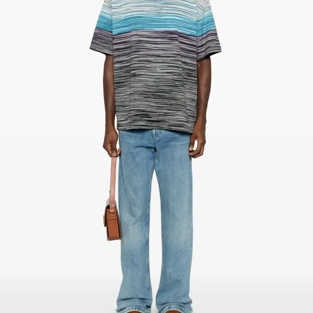 Полосатая футболка с логотипом