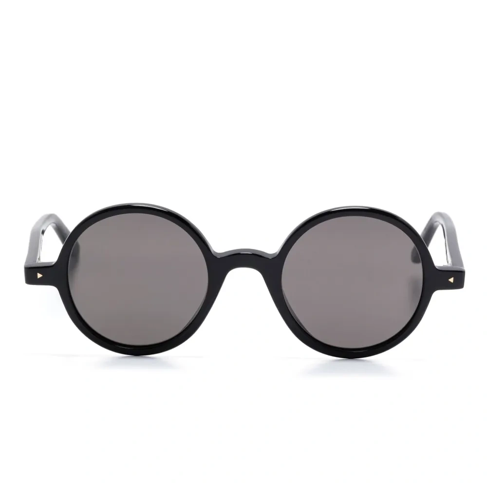 Солнцезащитные очки в круглой оправе