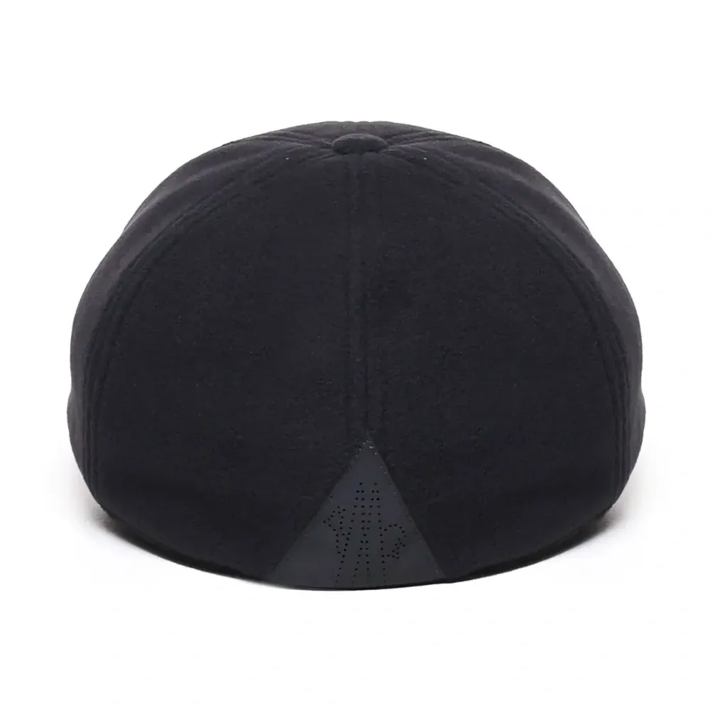 Кепка с нашивкой-логотипом