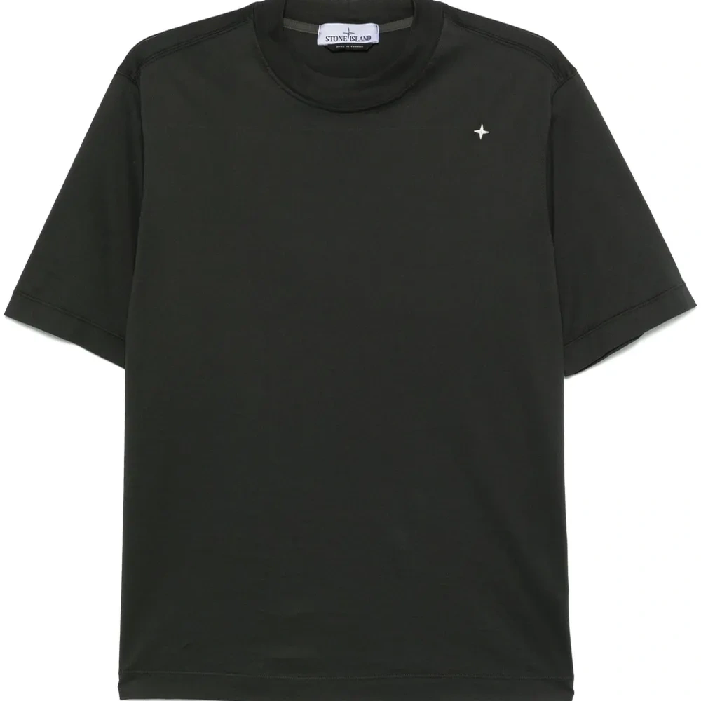 Футболка с вышитым логотипом