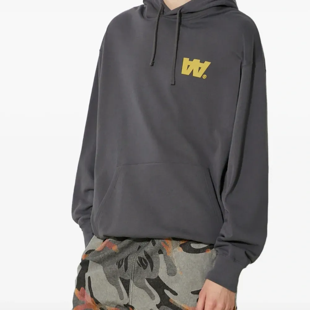 худи с логотипом