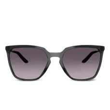 Солнцезащитные очки в квадратной оправе