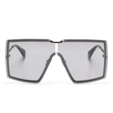 Солнцезащитные очки в массивной оправе