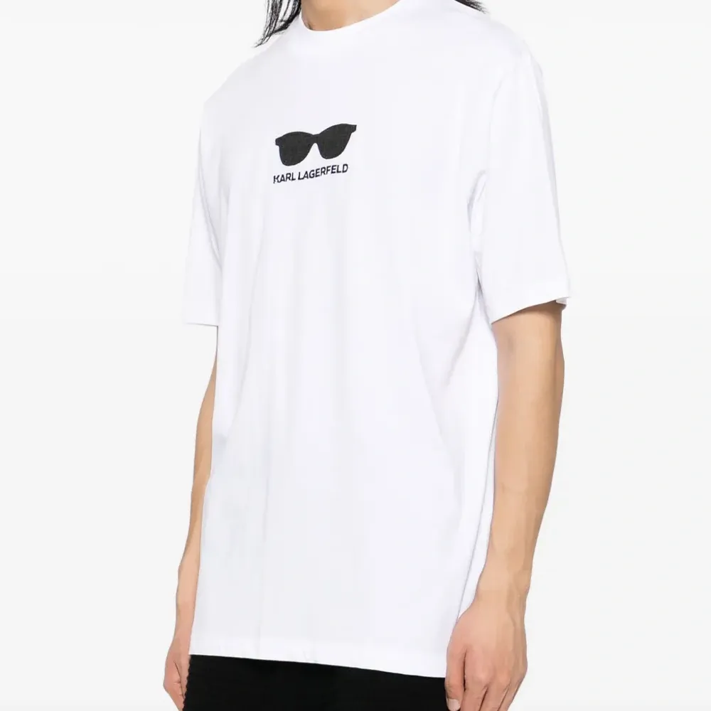 Футболка с вышивкой Футболка с вышивкой