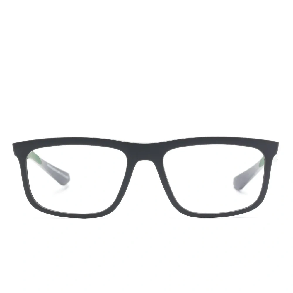 Очки в прямоугольной оправе