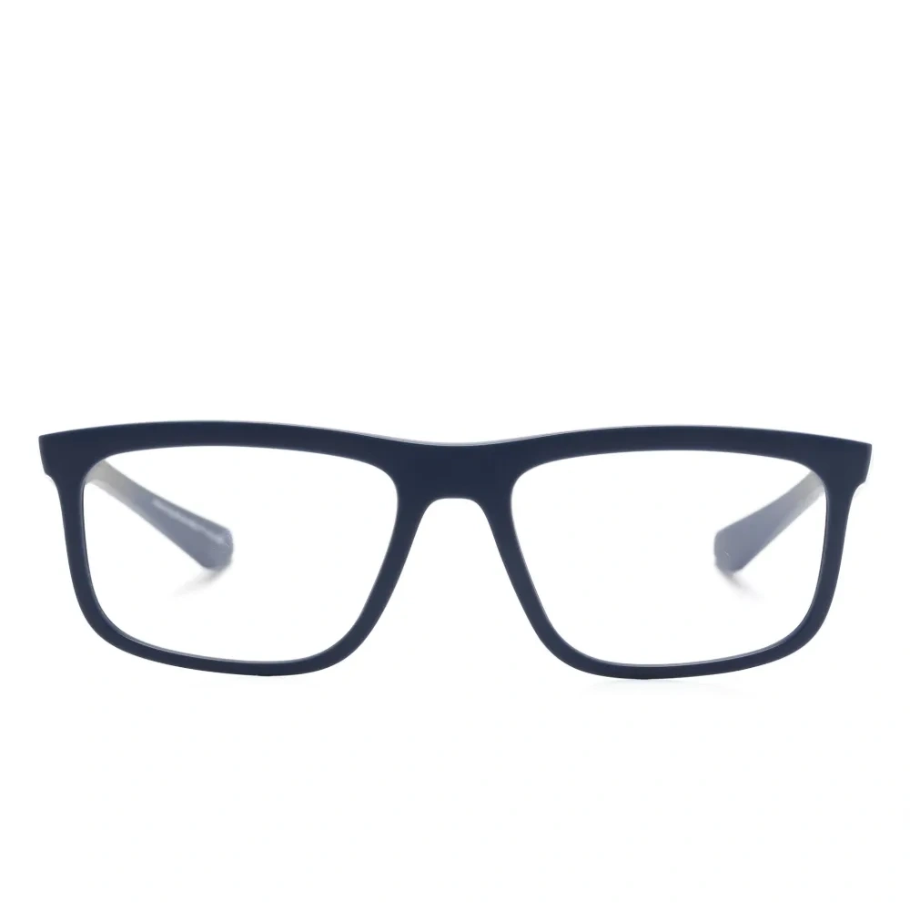 Очки в прямоугольной оправе