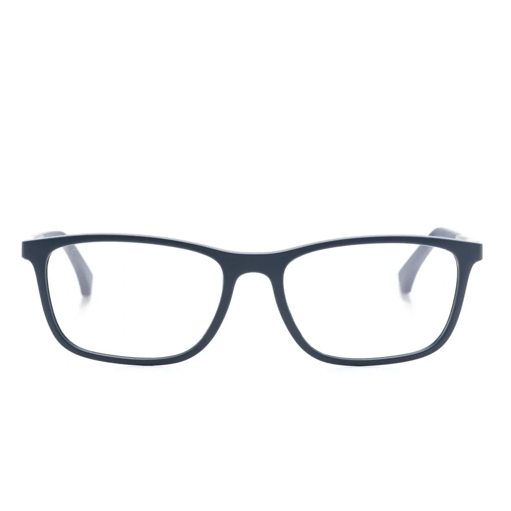 Очки в прямоугольной оправе