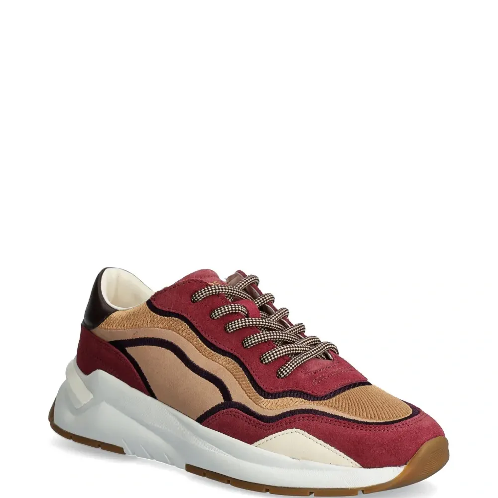 Кроссовки с логотипом